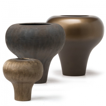 Vaso Tob Small in finitura rigata di Adriani&Rossi