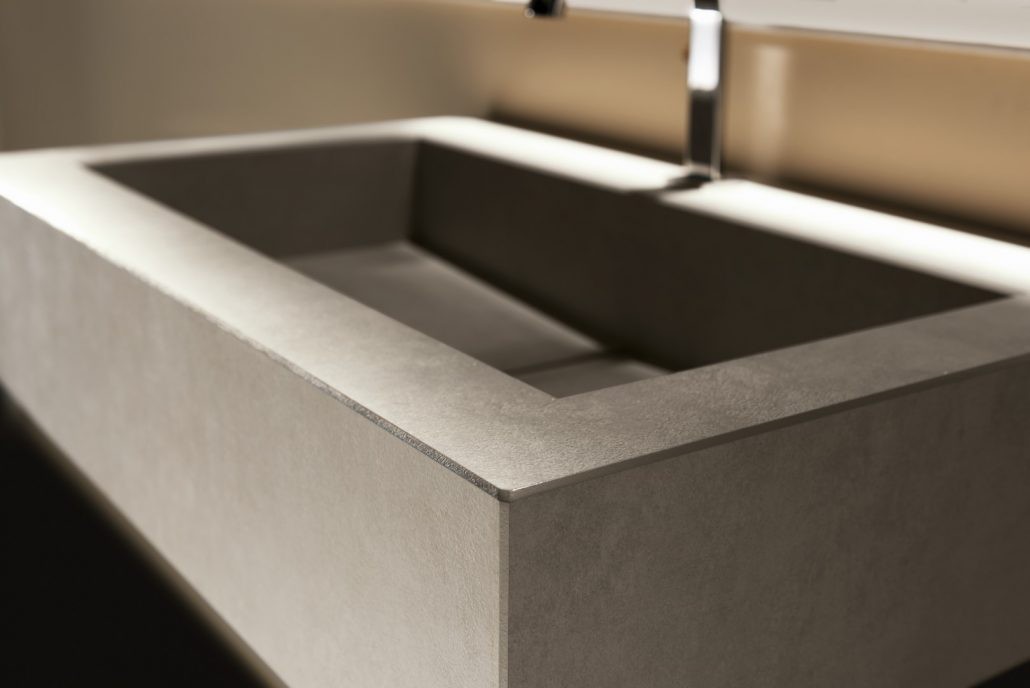 Quadratisches, freistehendes Waschbecken aus Feinsteinzeug