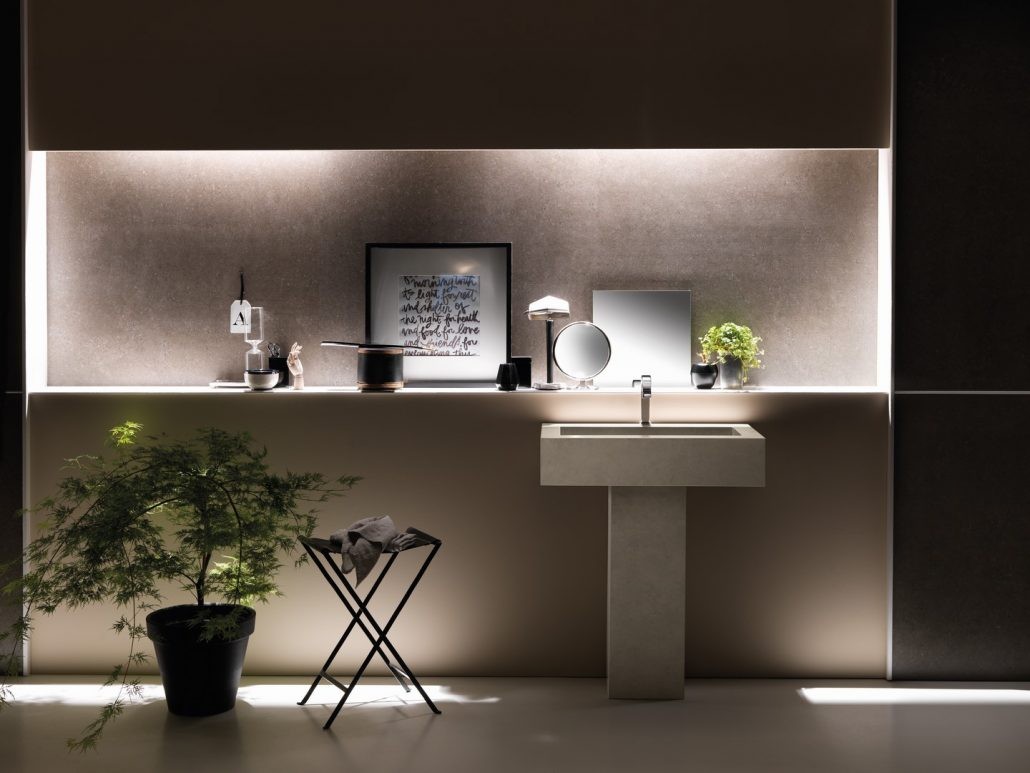 Quadratisches, freistehendes Waschbecken aus Feinsteinzeug