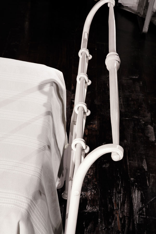 Junges Einzelbett, ganz aus Schmiedeeisen