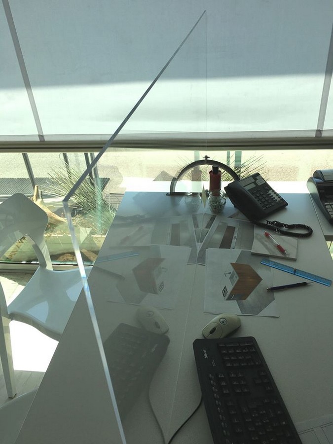 Plexiglas-Trennwand für Tische und Schreibtische - nach Maß | Gleiche