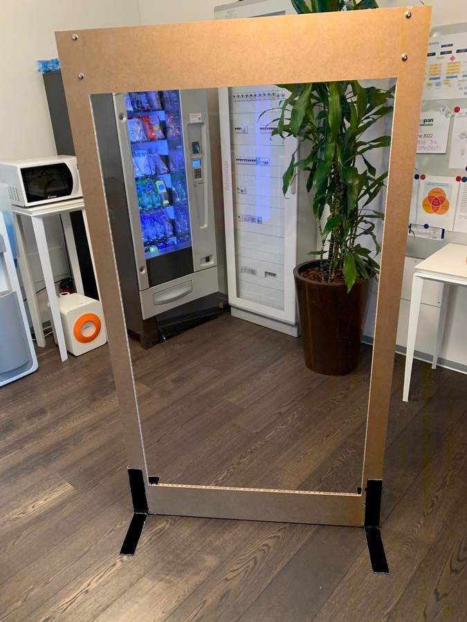 Raumteiler aus Plexiglas - Kundenspezifisch | Gleiche Ausstattung