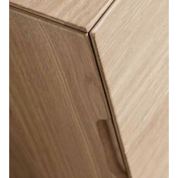 Geko Truhe aus massivem Holz von Altacorte mit schrägen Beinen