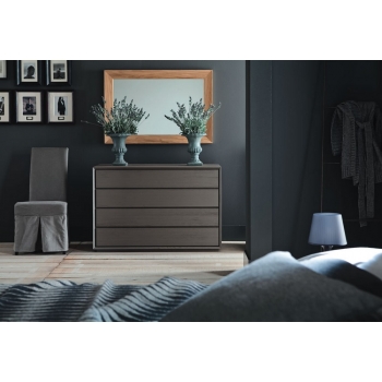 Nook Kommode mit vier Schubladen aus Massivholz von Altacorte