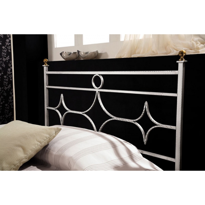 Bett mit anderthalb Lumen komplett aus Schmiedeeisen