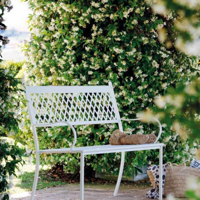 Sommerbank von Vermobil im Garteneisen