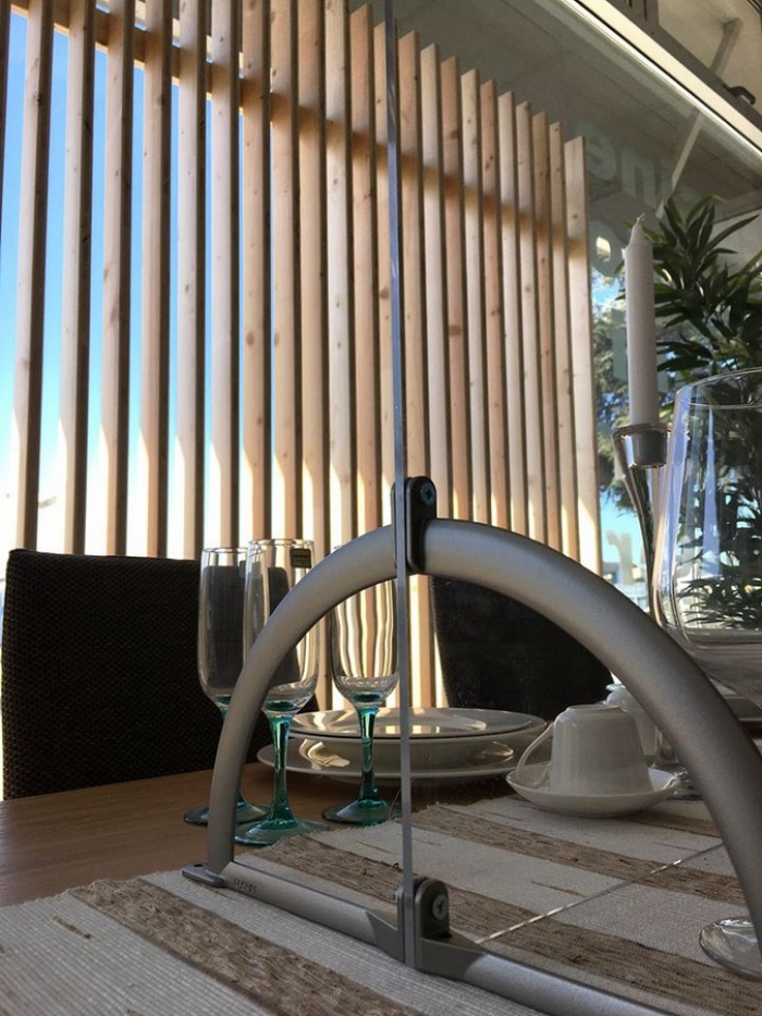 Plexiglas-Trennwand für Tische und Schreibtische - nach Maß | Gleiche