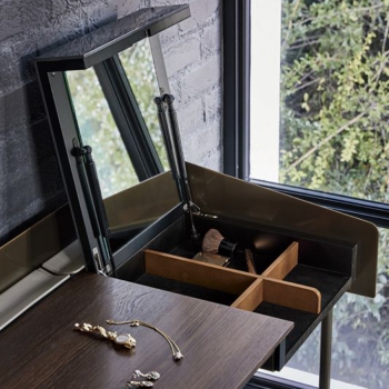 Geheimer Schreibtisch von Bontempi aus Stahl und Leder