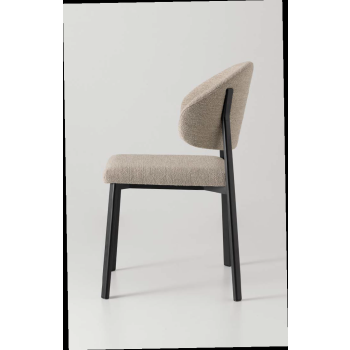 Beba Curvy gepolsterter Stuhl von Point House