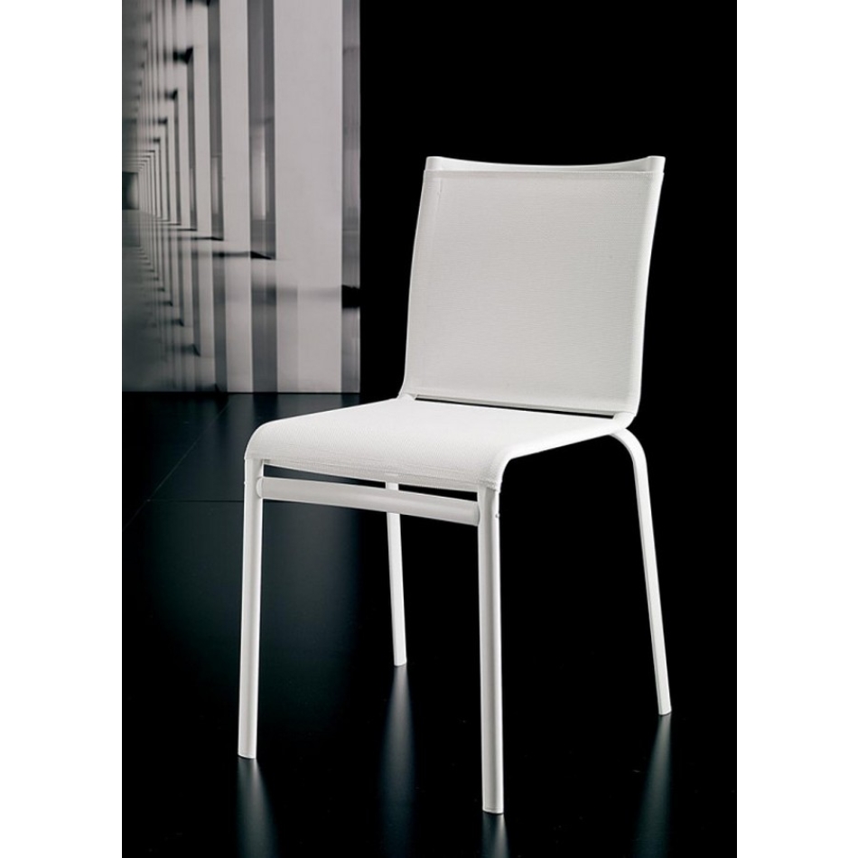 Stapelbarer Net-Stuhl von Bontempi mit Texplast-Sitzfläche und Stahlrahmen.