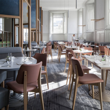 Cover S L_R TS Holzstuhl mit Stoff- oder Lederbezug von Midj