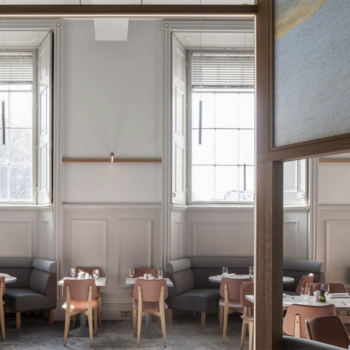 Cover S L_R TS Holzstuhl mit Stoff- oder Lederbezug von Midj