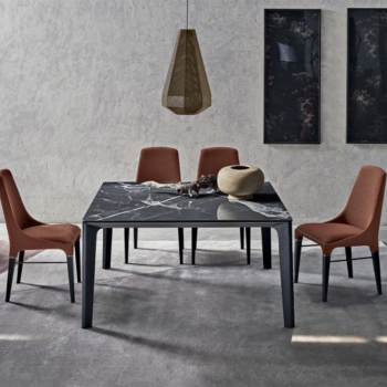 Kelly Stuhl von Bontempi mit Holzbeinen