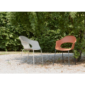 Lady B Stuhl mit 4 Beinen und lackiertem Gestell Scab Design