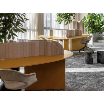 Lady B Pop Stuhl mit Rollen, aus Polypropylen oder gepolstert, von Scab Design