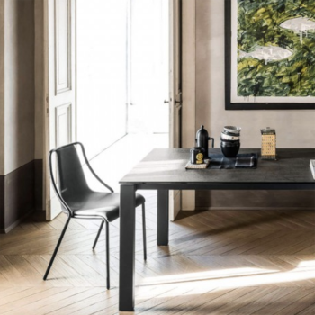 Ola Metallstuhl zum Stapeln für drinnen und draußen von Midj