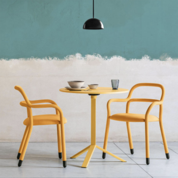 Pippi P R_TS Stuhl mit stoffbezogenen Metallarmlehnen von Midj