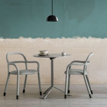 Pippi P R_TS Stuhl mit stoffbezogenen Metallarmlehnen von Midj