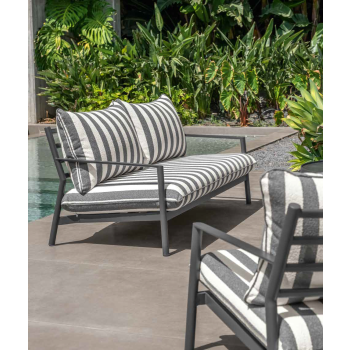 Finn-Set von Talenti mit Sofa, zwei Sesseln und zwei Couchtischen