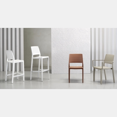 Stapelbarer Emi-Hocker von Scab Design