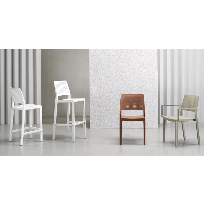 Stapelbarer Emi-Hocker von Scab Design