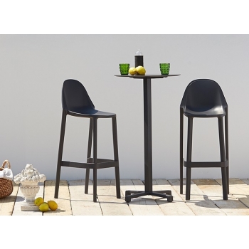 Stapelbarer Hocker aus Technopolymer Mehr von Scab Design