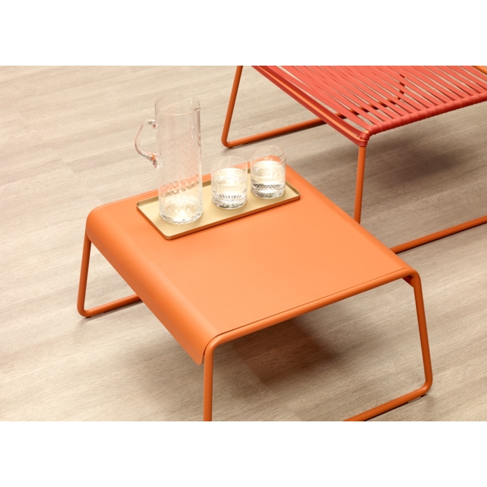 Argo Couchtisch 60x60 aus Technopolymer und stapelbarem Scab Design