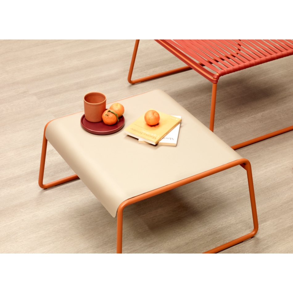Argo Couchtisch 60x60 aus Technopolymer und stapelbarem Scab Design