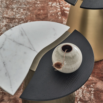 Yang Couchtisch von Bontempi mit Stahlgestell und dekorativen Details