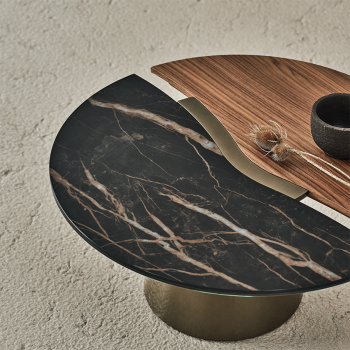 Yang Couchtisch von Bontempi mit Stahlgestell und dekorativen Details