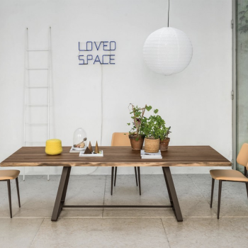 Alfred Tisch von Midj mit Stahlgestell und Tischplatte aus Kristallkeramik oder Massivholz