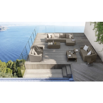 Zu öffnender Couchtisch der Chic-Serie von Talenti für den Außenbereich