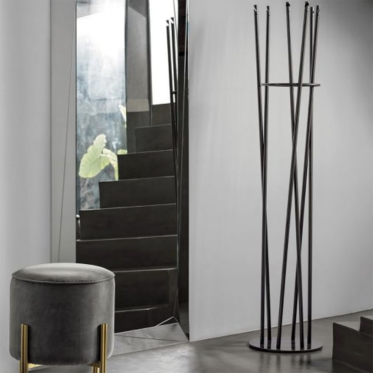 Bontempi Hula clothes hanger in lacquered steel in different colors