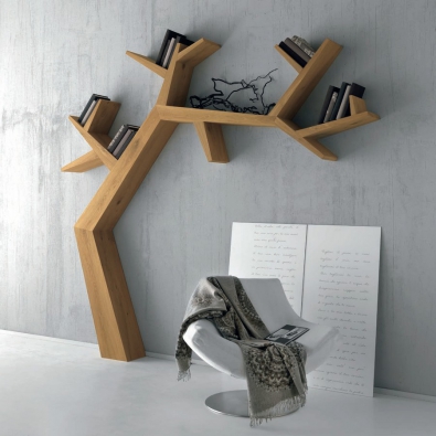 Chest of drawers in oak wood