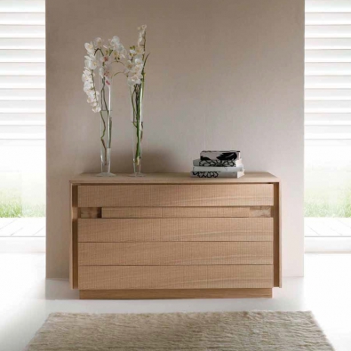 Chest of drawers in oak wood