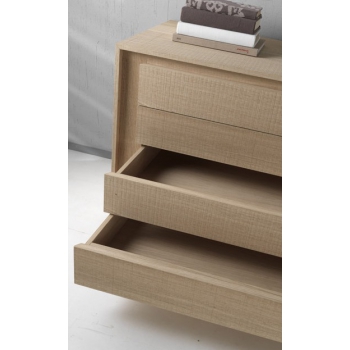 Chest of drawers in oak wood