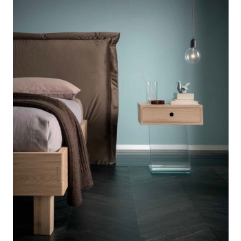 Altacorte Cut-out bedside table in oak with one drawer