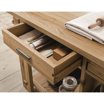 Kitchen island by Altacorte