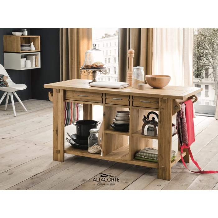 Kitchen island by Altacorte