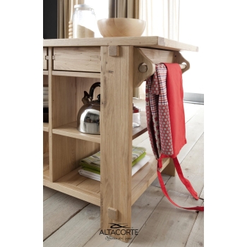 Kitchen island by Altacorte