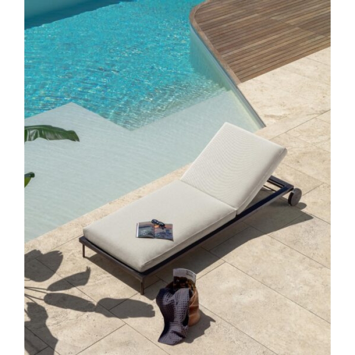 Cleo Soft Wood sunbed by Talenti