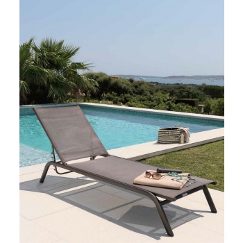 Outdoor sunbed from the Step line by Talenti
