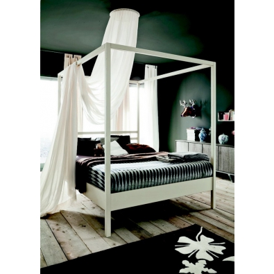 Nemo canopy bed by Altacorte in solid wood