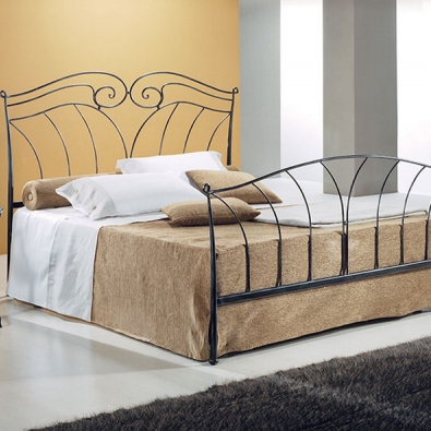 Othello double bed by Pama Letti