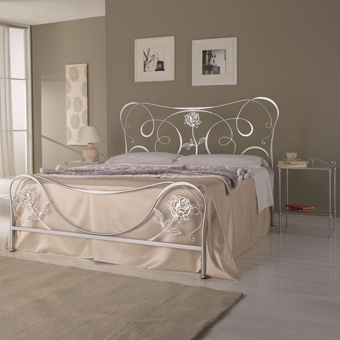 Queen double bed by Pama Letti