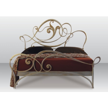Venaria double bed by Pama Letti