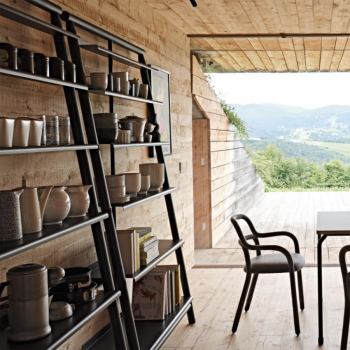 Suite bookcase in wood and metal shelves by Midj