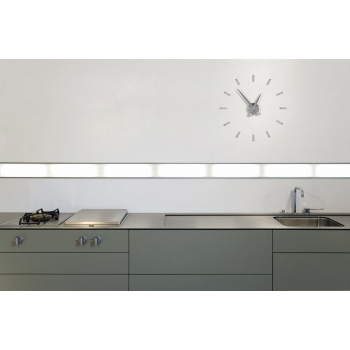 Punto Suspensivos clock by Nomon