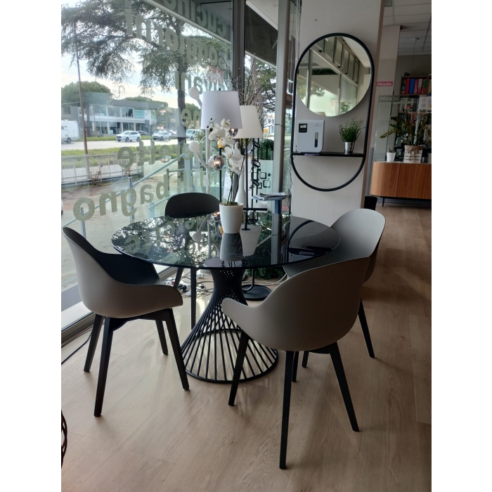 Calligaris Vortex table and four Connubia Academy chairs, ready for delivery.