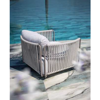 Néa low armchair by Vermobil